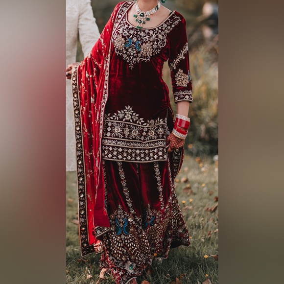 Shrara suit in deep maroon colour. It’s on a velvet fabric. Fits size XS-S. - Picture 3 of 4